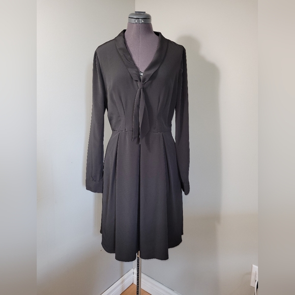 US10 Modcloth Retro Black Long Sleeve Dress with Tie - Picture 7 of 8